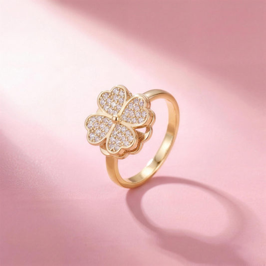 Fidget Clover Ring Gold – Anti-Stress Ring mit drehbarem Kleeblatt und Zirkonia